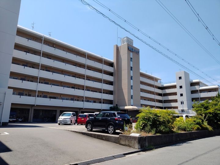 大阪府八尾市東山本新町2丁目の賃貸マンションの外観