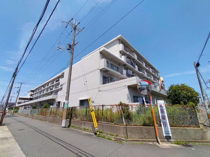 大阪府八尾市東山本新町2丁目の賃貸マンションの外観