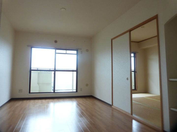 大阪府八尾市山本町南8丁目の賃貸マンションの内装