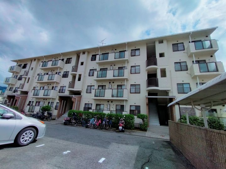 大阪府八尾市山本町南8丁目の賃貸マンションの外観