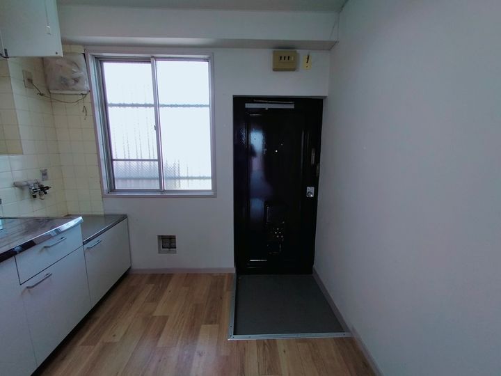 大阪府八尾市西山本町6丁目の賃貸マンション302の玄関