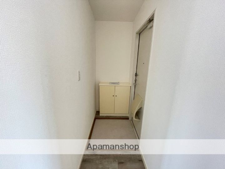 大阪府八尾市山本高安町2丁目の賃貸アパートの玄関