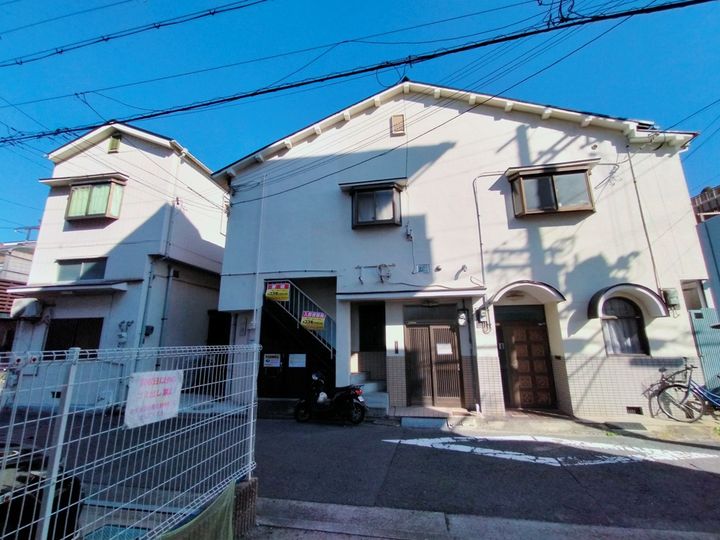 大阪府八尾市南本町8丁目の賃貸アパートの外観