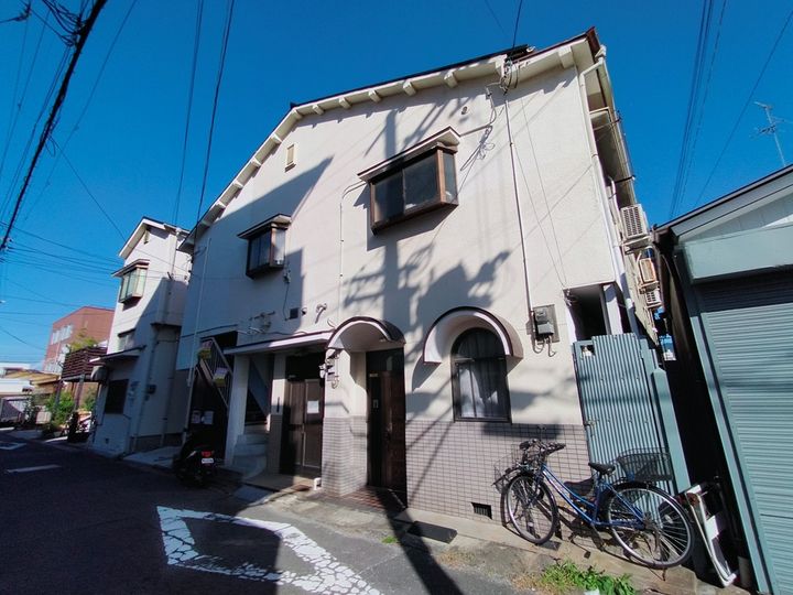 大阪府八尾市南本町8丁目の賃貸アパートの外観
