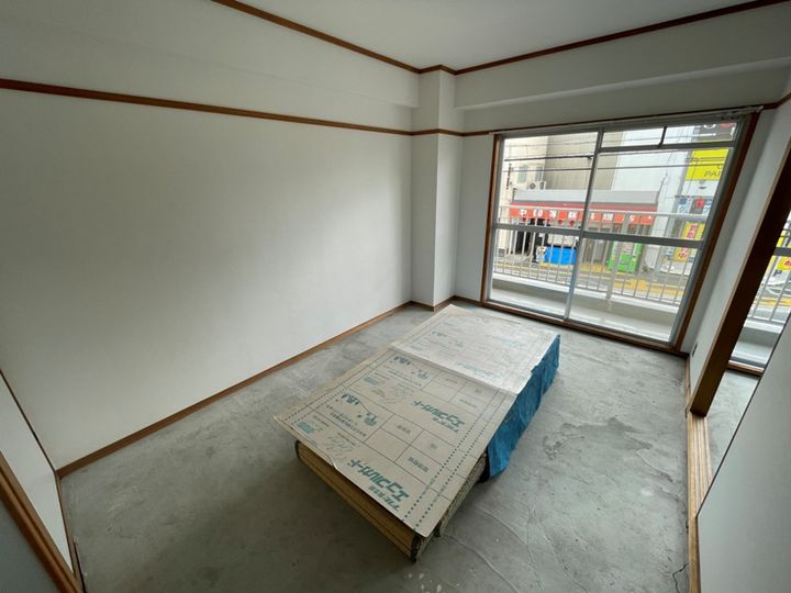 大阪府八尾市天王寺屋2丁目の賃貸マンションの居間