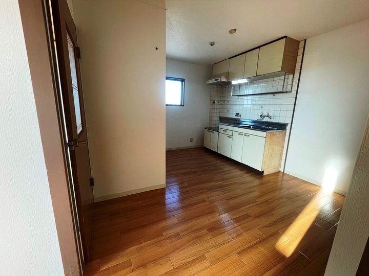 大阪府八尾市太田3丁目の賃貸マンションの居間