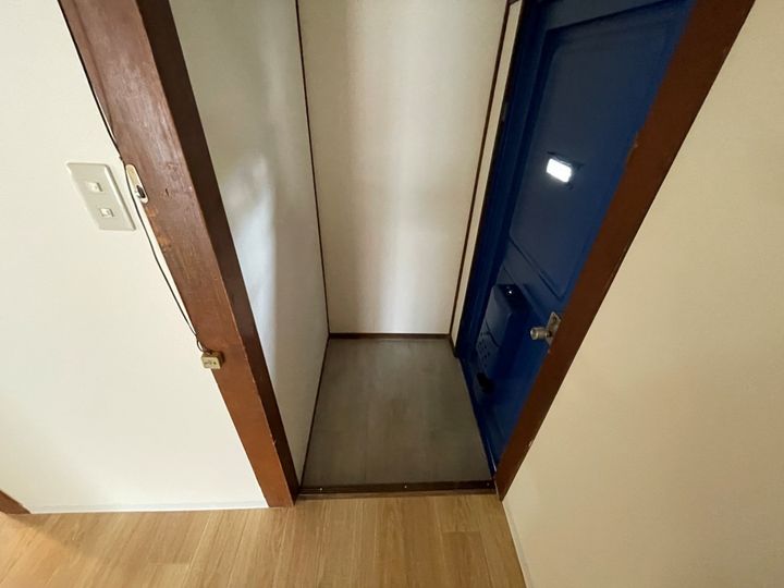 大阪府八尾市松山町2丁目の賃貸マンション304の玄関
