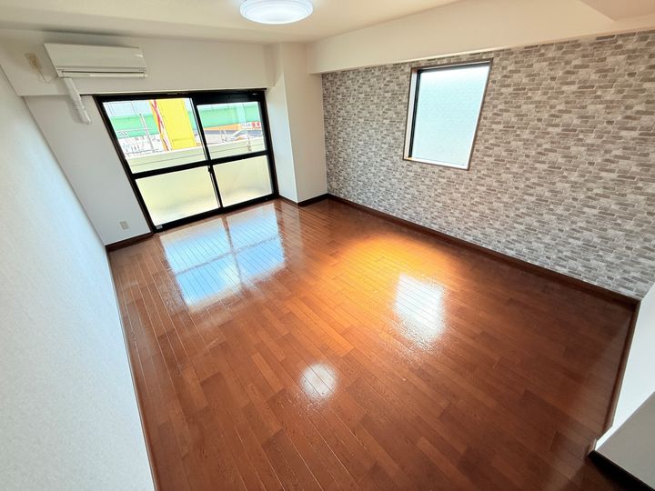 大阪府東大阪市長田西3丁目の賃貸マンション505の居間