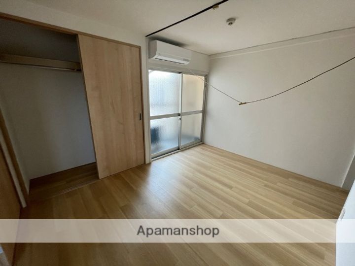 大阪府八尾市渋川町7丁目の賃貸マンションの居間