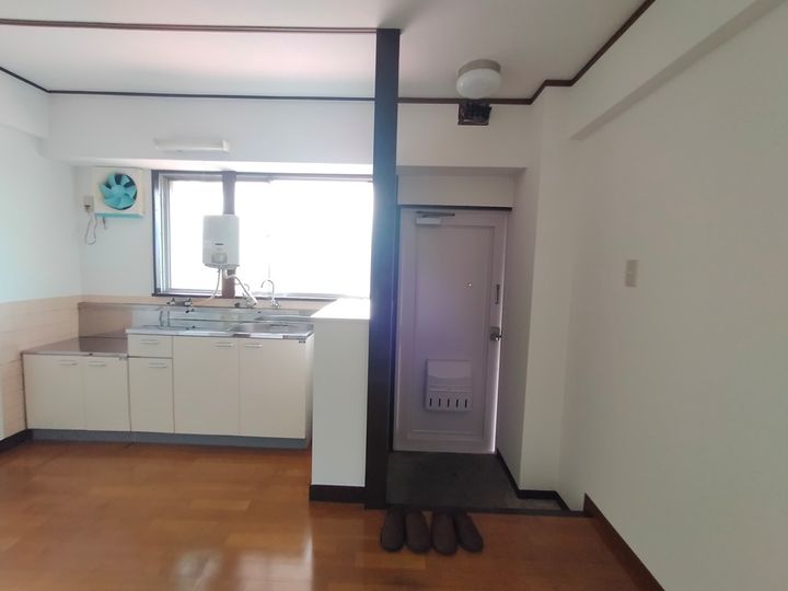 大阪府八尾市教興寺5丁目の賃貸マンションの内装
