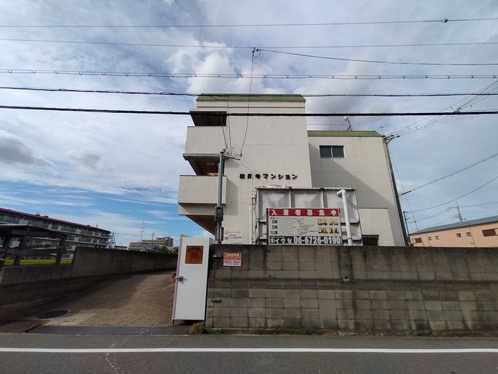 大阪府八尾市教興寺5丁目の賃貸マンションの外観