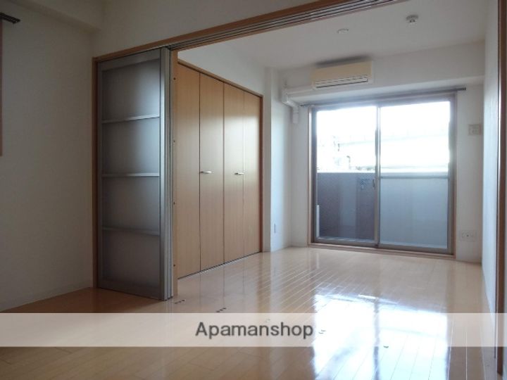 リアライズ深井駅前の居間