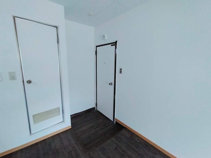 大阪府八尾市高安町南4丁目の賃貸マンションの玄関