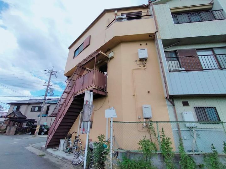 大阪府八尾市高安町南4丁目の賃貸マンションの外観