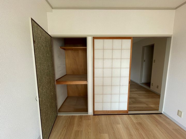 大阪府八尾市萱振町3丁目の賃貸マンション302の内装