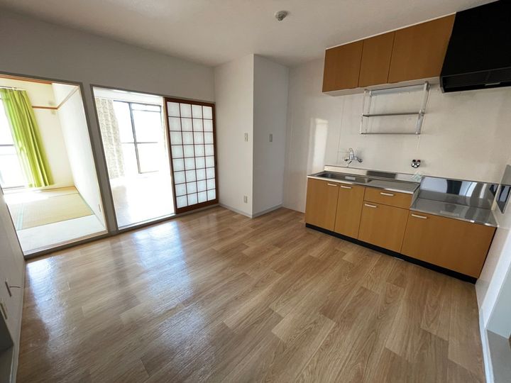 大阪府八尾市萱振町3丁目の賃貸マンション302の居間