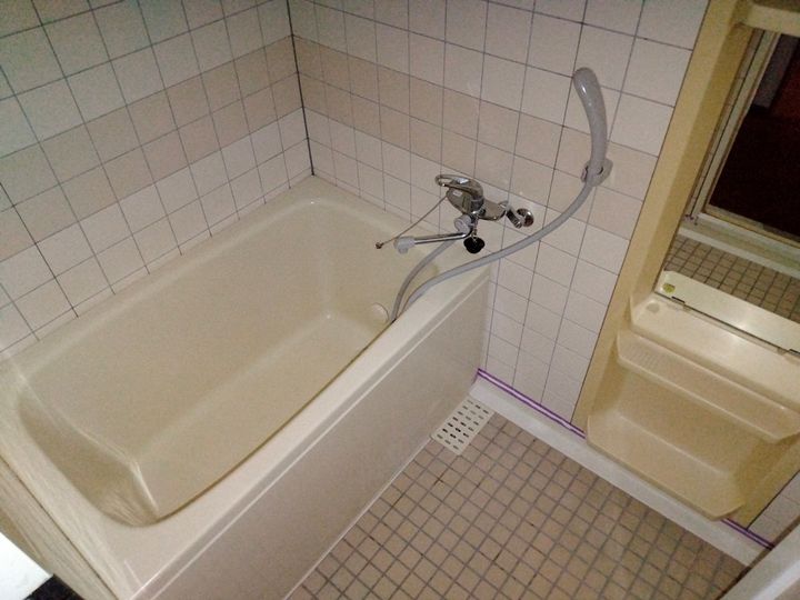大阪府八尾市宮町4丁目の賃貸マンション203の風呂