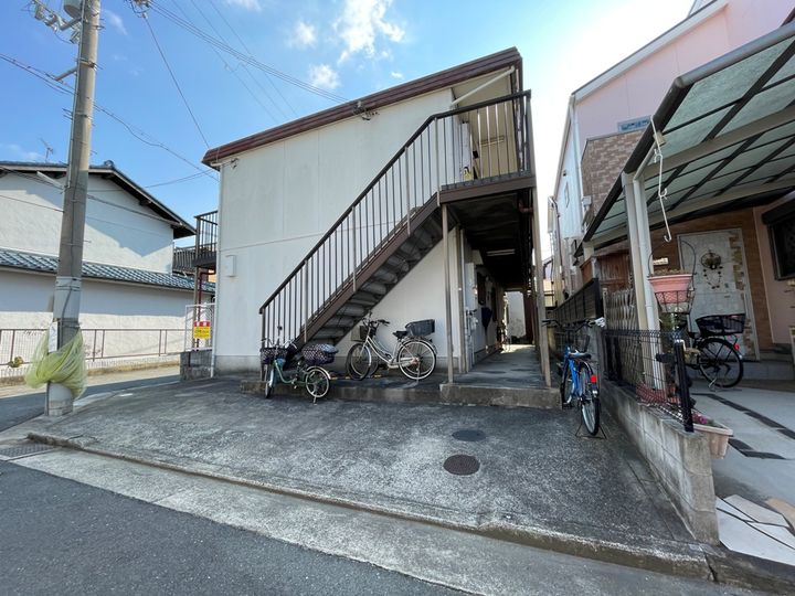 大阪府八尾市萱振町5丁目の賃貸アパート201の外観