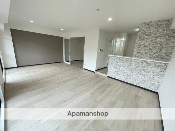 大阪府八尾市東山本新町6丁目の賃貸マンションの居間