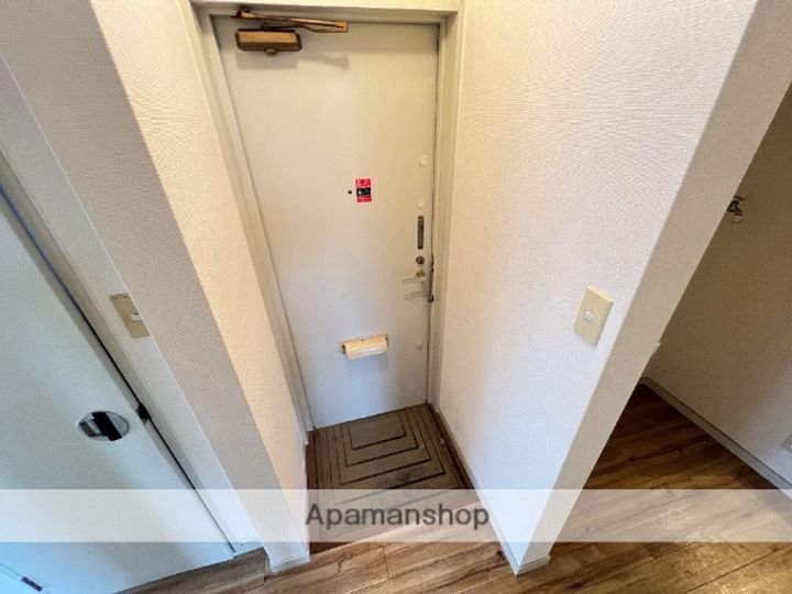 エステートピアハヤシの玄関