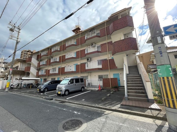 大阪府八尾市北本町1丁目の賃貸マンションの外観
