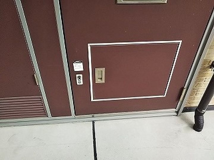 レオパレス八雲西の玄関