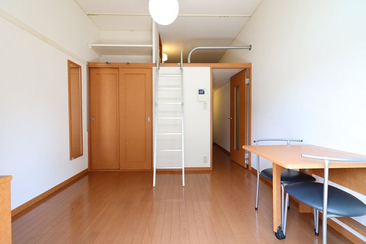 レオパレス八雲西の居間