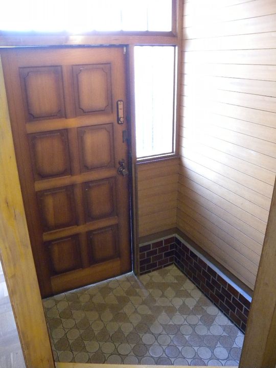 大阪府八尾市都塚1丁目(一戸建)の賃貸物件戸建ての玄関