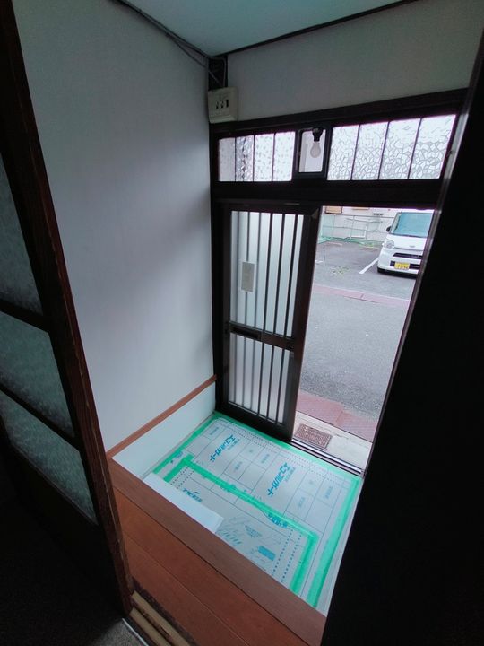 大阪府八尾市東太子1丁目の賃貸アパート103の玄関