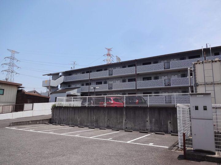 光明池サニーハイツの外観