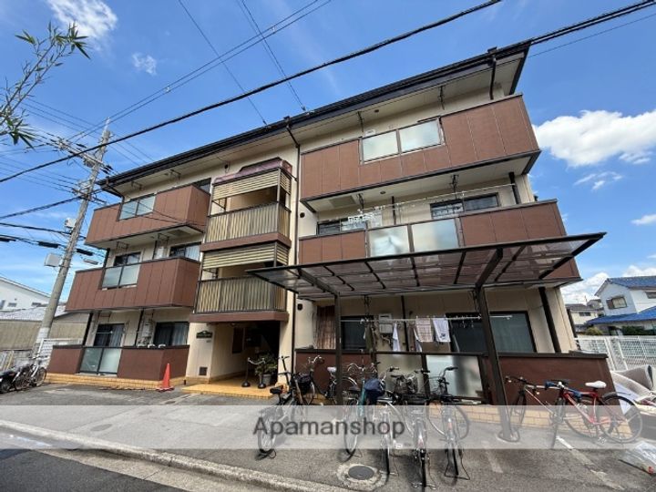 アパートメント初芝301の外観