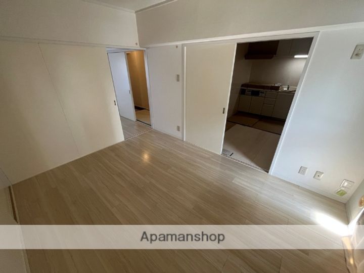 カトリエーム中島853の居間