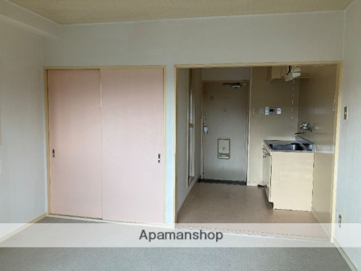 大阪府高槻市富田町5丁目の賃貸マンションの居間