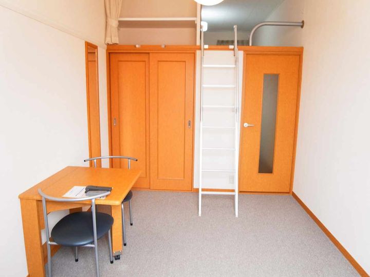 レオパレスフロンティアの居間