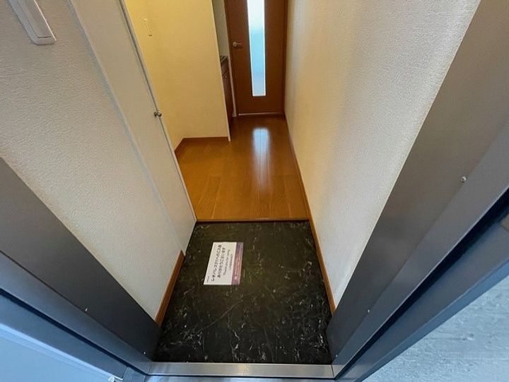 レオパレスアトレの玄関