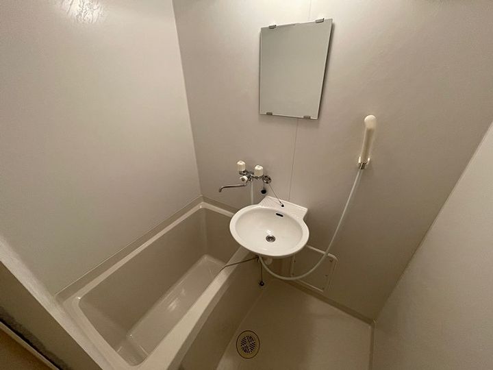 レオパレスアトレの風呂