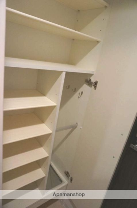 エスリード京橋グランテラス205の玄関