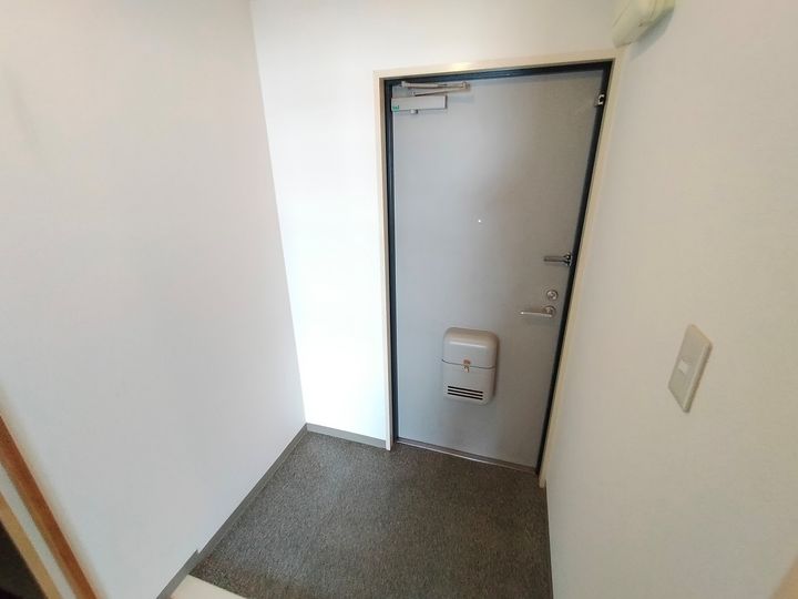 メゾン・エクセレントの玄関