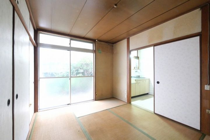 日和マンションの居間