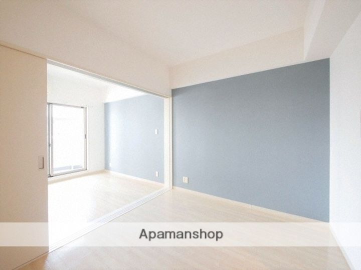 ルクレ新大阪レジデンスの居間