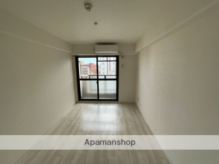 大阪府大阪市東淀川区小松1丁目の賃貸マンションの居間