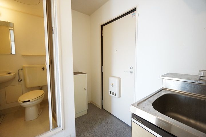 エステートハイノの玄関