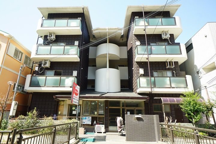 エステートハイノの外観