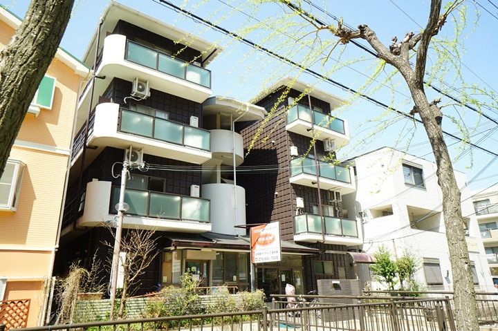 エステートハイノの外観