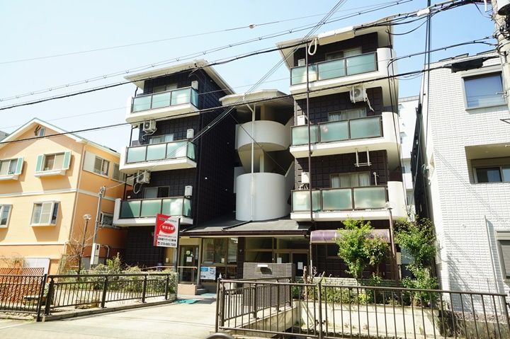 エステートハイノの外観