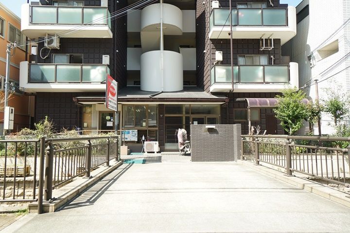 エステートハイノの外観