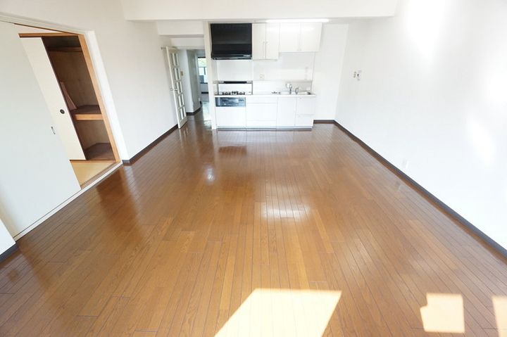 南春日丘プライムタウンの居間