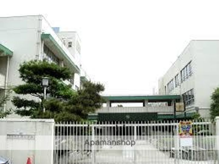 ランプロンの周辺