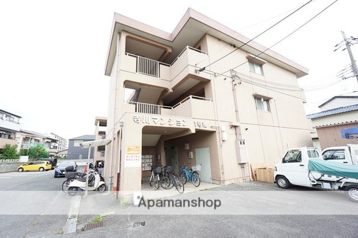 寺川マンションの外観