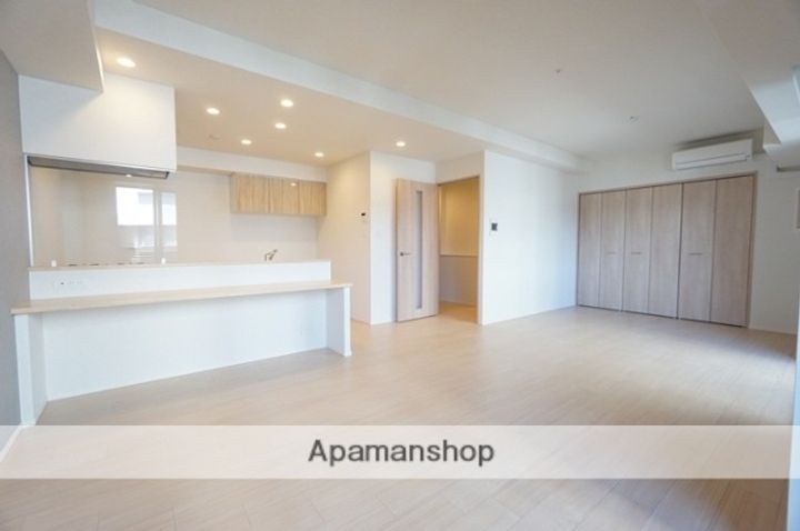 スプランディッド茨木天王の居間